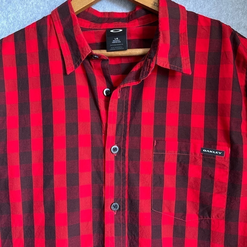 Oakley Shirt Mens Large Button Down Red Black Plaid